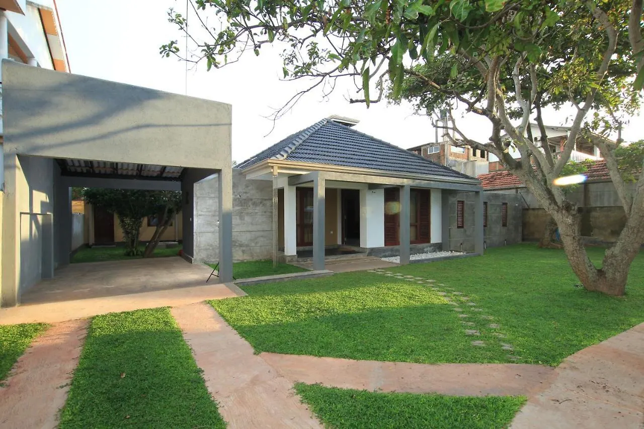Breezy Villa Negombo Guest house